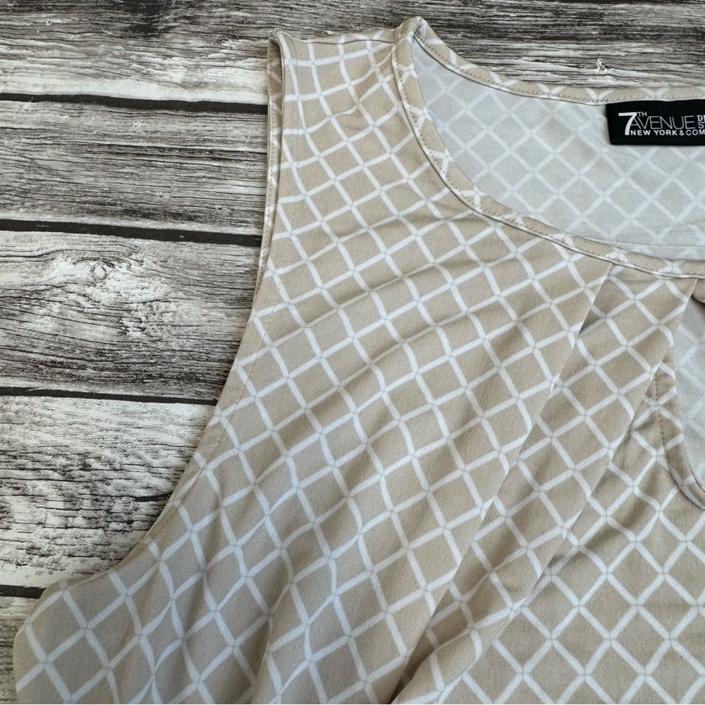 New York & Company Beige Geometric Keyhole Sleeveless Tank - Picture 6 of 12